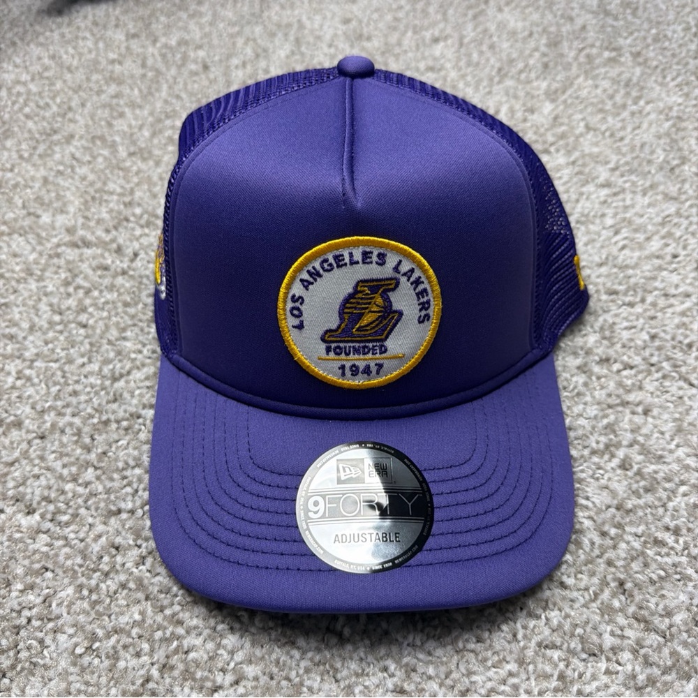 New Era Los Angeles Lakers Hat SnapBack Adjustable Trucker Purple Brand New
